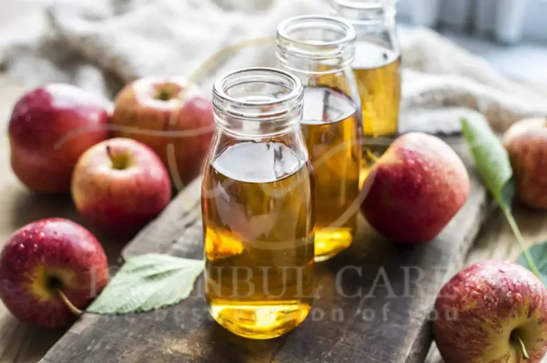 I benefici del risciacquo dei capelli con aceto di sidro di mele