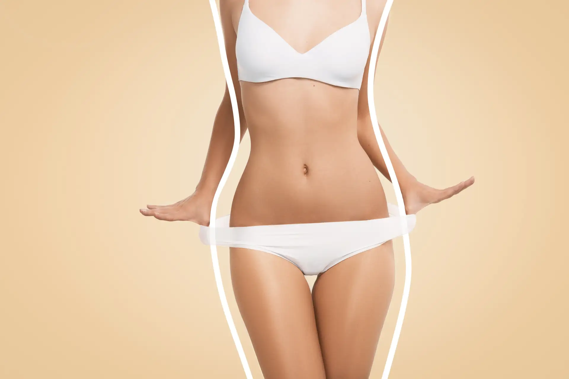 fitte-Frau-trägt-weiße-Dessous